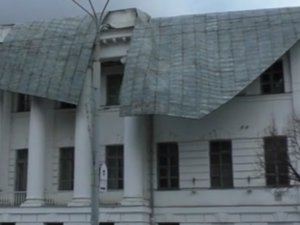 Фото: У Полтаві зірвало дах з пам’ятки архітектури (відео)