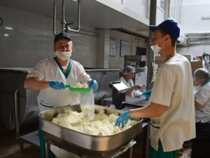 Екскурсія молокозаводом «Гармонія»: шлях продукції до потрапляння на полиці магазинів (ФОТО)