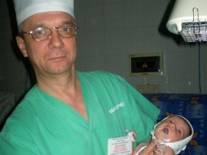 Фото: Полтавський лікар, котрий рятує тисячі дітей, потребує допомоги на трансплантацію й лікування