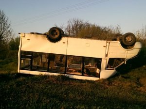 Фото: На Полтавщині перекинулась маршрутка – п’ятеро осіб травмувались