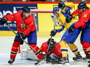 Фото: Гравці хокейного клубу «Кременчук» допомагають збірній України двічі перемогти на Чемпіонаті світу
