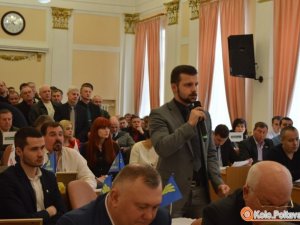 Фото: Активісти після четвертої сесії міської ради "наїхали" на мера Полтави (відео)