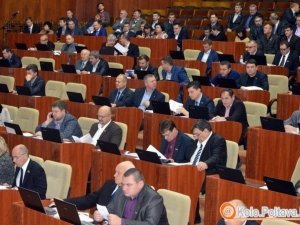 Сесія Полтавської обласної ради: розглянувши половину питань, депутати розійшлися на перерву (пряма трансляція)