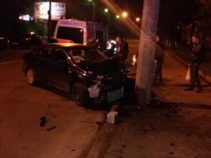 Фото: У Полтаві авто врізалося в електроопору