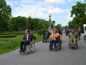 Влада на візках: у Полтаві депутати перевірили на собі доступність міста для людей з інвалідністю