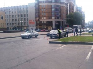 У Полтаві на Жотвневій зіткнулися дві автівки. Фотофакт