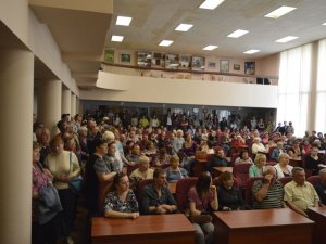 Фото: Мітингували проти перейменування Комсомольська у Горішні Плавні