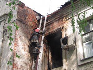 Пожежа на Полтавщині: евакуювали 10 жителів, серед яких діти