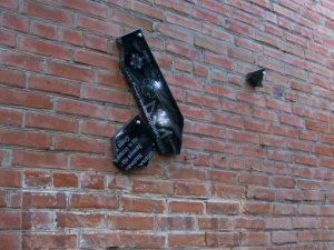 Фото: У Полтаві пошкодили три меморіальні дошки учасникам АТО