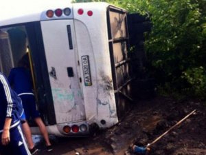 Фото: Автобус з юними «динамівцями» перекинувся на Полтавщині