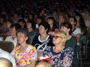 Фото: У Полтаві медикам вручили квартири та сертифікати на медобладнання