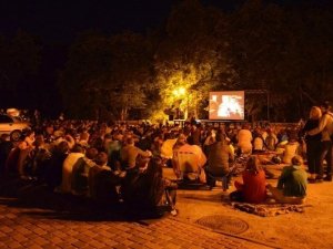 Фото: У Полтаві всю ніч показуватимуть кіно просто неба