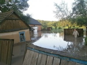 Фото: Стихія на Полтавщині: врятували двох людей та відкачують воду в затоплених селах