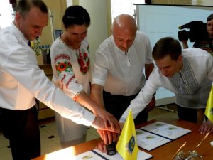 У Полтаві до Дня Конституції України погасили  оригінальну поштову марку (ФОТО, ВІДЕО)