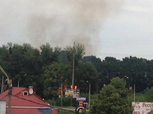 Фото: У Полтаві неподалік заправки виникла пожежа (ФОТО)