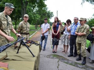 Фото: Миргородська авіація відкрила двері для майбутніх контрактників