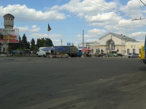 Фото: Благоустрій площі Слави потрібно завершити