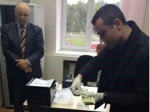 На Полтавщині судитимуть чиновника, якого підозрюють в хабарі у розмірі 23 тисячі доларів