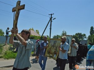 Фото: Донбаські ходоки, полковник-хабарник, мода, вибори і перегони: огляд новин за тиждень