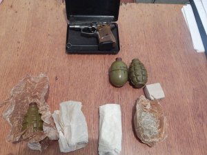 У Миргородському районі чоловік знайшов пакунок зі зброєю та боєприпасами