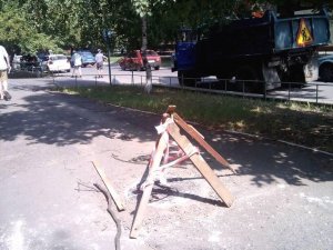 Фото: Люк, котрий утворив провалля в Полтаві, нарешті відремонтували