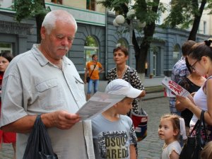 Фото: У Полтаві безкоштовно тестували на гепатит С (ФОТО)