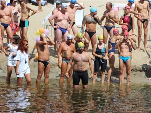 Фото: Під Полтавою плавали «Скажені карасі» (ФОТО)