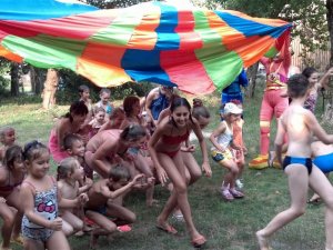 Фото: У Полтаві для дітей-переселенців волонтери організували спортивне свято