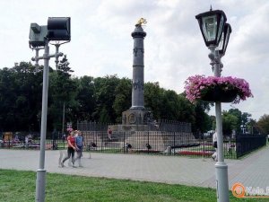 Фото: Орел без символіки, втрати, здобутки та ротація у владі: огляд подій у Полтаві