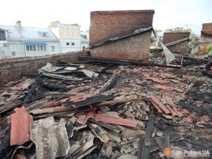 Втратили дах через блискавку: про «зміни» у житті мешканців будинку на Першотравневому 13-а