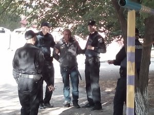 Фото: У Кременчуці затримали чоловіка із гранатою у трусах