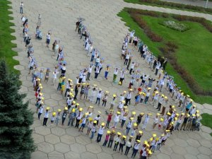 У Полтаві утворили «живий тризуб» (оновлено: фото та відео)