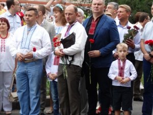 Фото: День Незалежності в Полтаві: покладання квітів до пам’ятників Шевченку та загиблим козакам