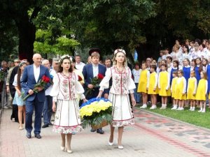 День Незалежності в Полтаві: покладання квітів до пам’ятників Шевченку та загиблим козакам