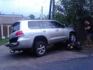 Фото: У Полтаві водій на «Toyota Landcruiser» збив жінку з дитиною