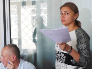 У Полтаві адвокат погрожувала у суді побрити наголо журналістку