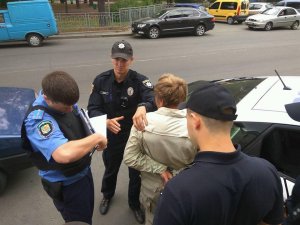 У Полтаві чоловік прийшов у салон мобільного зв'язку із ножем