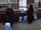 Фото: У Полтаві продовжують видавати продуктові набори