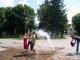 Фото: Полтавські випускники обливалися водою із фонтана