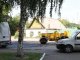 Фото: Ремонт дороги у Полтаві: трактором зупиняють автомобілі, але водії йдуть напролом
