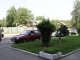 Фото: Ремонт дороги у Полтаві: трактором зупиняють автомобілі, але водії йдуть напролом