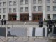 Фото: Перед входом до Полтавської облдержадміністрації з’явився паркан та півсотні міліціонерів