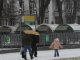 Фото: Сьогодні полтавці ховалися від снігу під парасольками