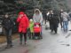Фото: У останній день року полтавці купували ялинки та носили важкі пакети