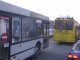 Фото: У Полтаві «роги» тролейбуса розбили автобус