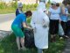 Фото: У Полтаві лікарі прибирали біля пологового будинку: знайшли безхатьків (фоторепортаж)