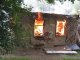 Фото: У Полтаві горять руїни, де прописано кілька родин (фото)