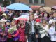 Фото: Мер Полтави мокнув під дощем зі школярами на останньому дзвонику (фоторепортаж)