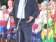 Фото: Микола Азаров розстався з грошима на ярмарку у Сорочинцях (фоторепортаж)