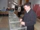 Фото: Як у Полтаві голосували кандидати у нардепи: Володимир Макар голосував один, але не за себе (фото)